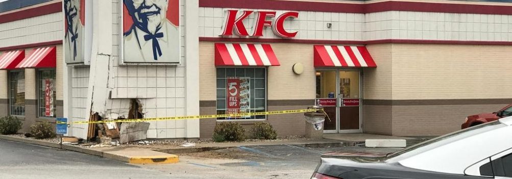 HANNIBAL KFC BUILDING DAMAGED IN CAR ACCIDENT